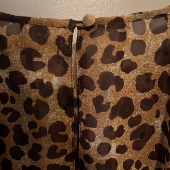 LaROK Leopard Embellished Ruffled V Neckline Tunic - Size M - Picture 8 of 12